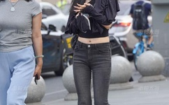 青青草原中文字幕MV